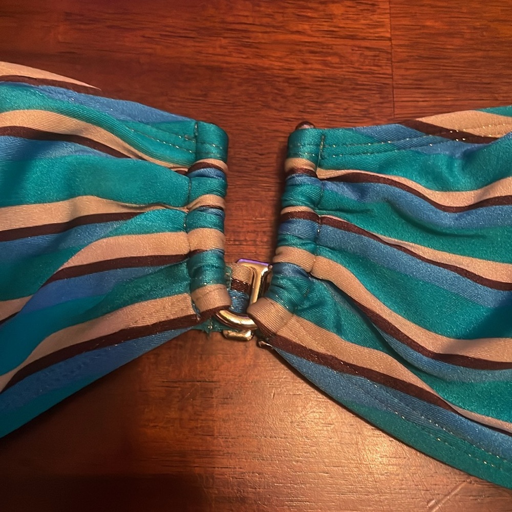 Bikini - Picture 2 of 4